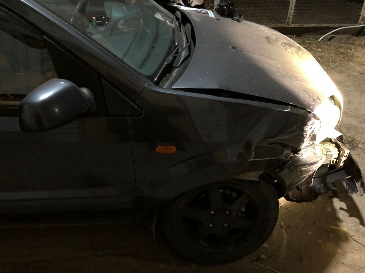 Молодой саратовец разбил машину отчима, бросил её у ресторана и сбежал Молодой саратовец разбил машину отчима, бросил её у ресторана и сбежал